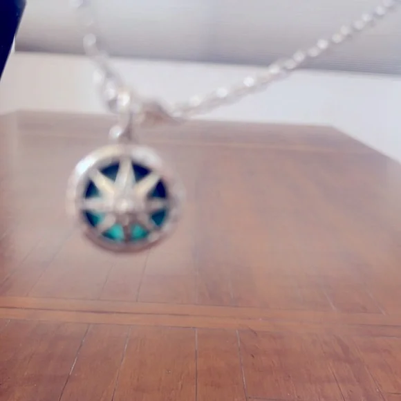 TRUE NORTH AMULET-BRIGHTON.HARD TO FIND. EMERALD GREEN. STAR POINTS TRUE NORTH. - Picture 5 of 6